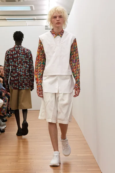 Look 14